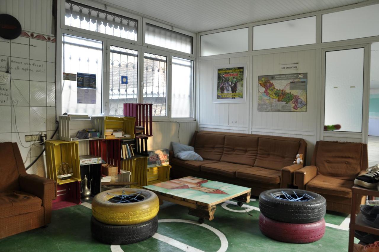 Canal Hostel Şǝki Buitenkant foto